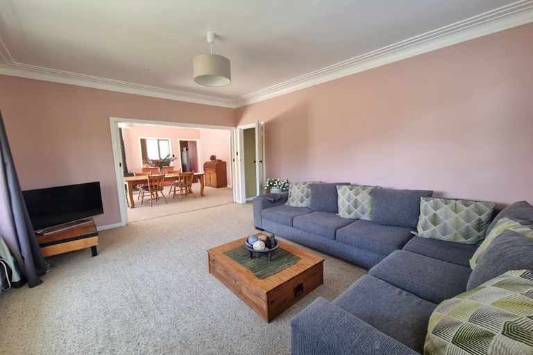 Photo of property in 17 Edwards Avenue, Henderson, Auckland, 0610