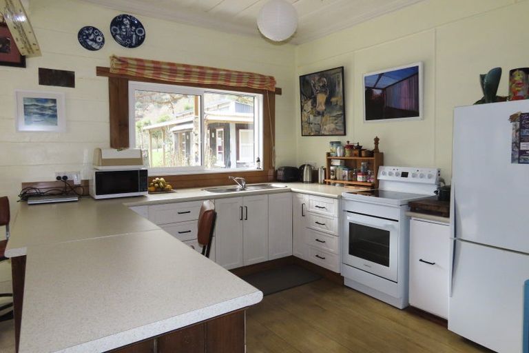 Photo of property in 25 Andersen Street, Blacks Point, Reefton, 7830