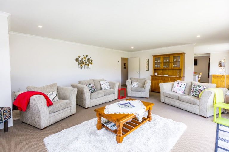 Photo of property in 34 Sunstone Crescent, Brown Owl, Upper Hutt, 5018