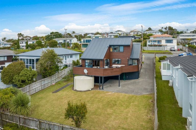 Photo of property in 52 Waiora Road, Stanmore Bay, Whangaparaoa, 0932
