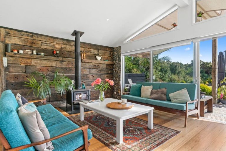 Photo of property in 32 Thelma Road, Mangawhai Heads, Mangawhai, 0505