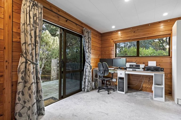 Photo of property in 61 John Dee Crescent, Red Beach, 0932