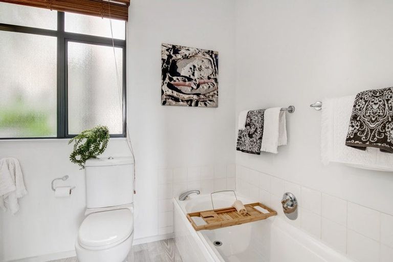 Photo of property in 15 Roseville Road, Gulf Harbour, Whangaparaoa, 0930