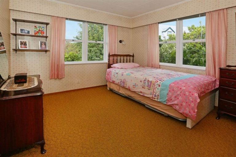 Photo of property in 11 Meadow Crescent, Te Atatu South, Auckland, 0602