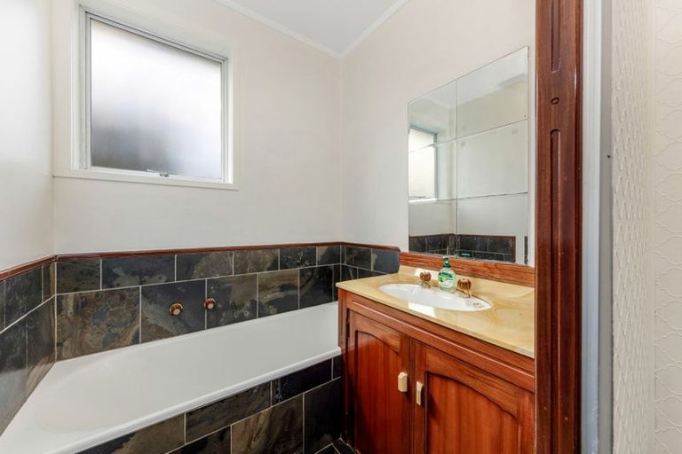 Photo of property in 102 Glendale Road, Glen Eden, Auckland, 0602