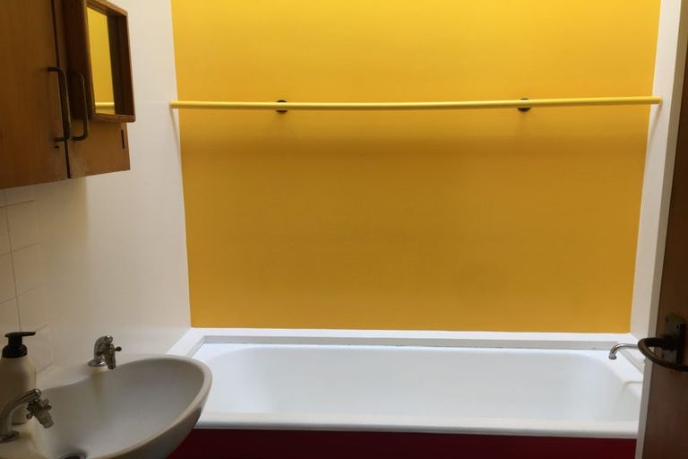 Photo of property in 15b Second Avenue, Stanley Point, Auckland, 0624