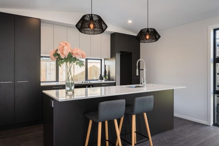 Photo of property in 53 Vinistra Road, Kumeu, 0810