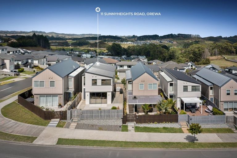 Photo of property in 11 Sunnyheights Road, Orewa, 0931