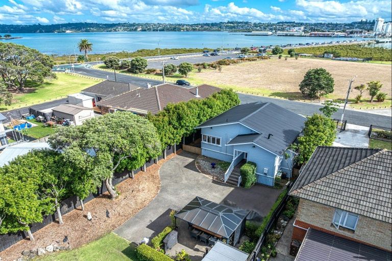 Photo of property in 6 Waterfront Road, Mangere Bridge, Auckland, 2022