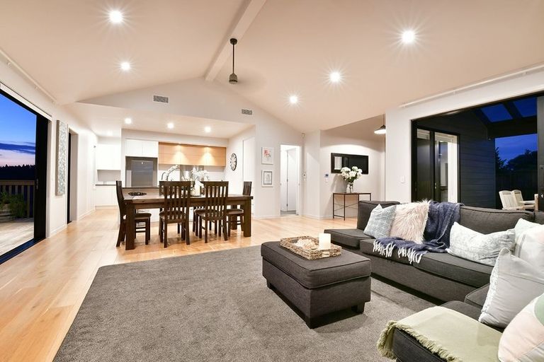 Photo of property in 240 Hillcrest Road, Wainui, 0931