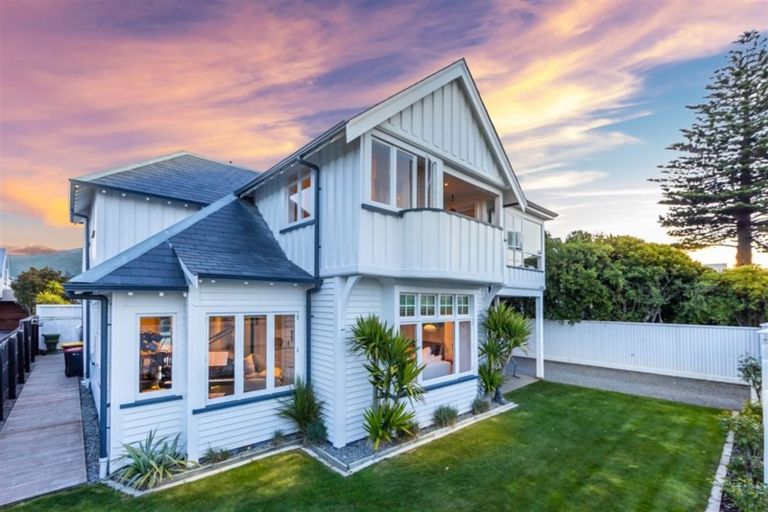 Photo of property in 100 Esplanade, Sumner, Christchurch, 8081