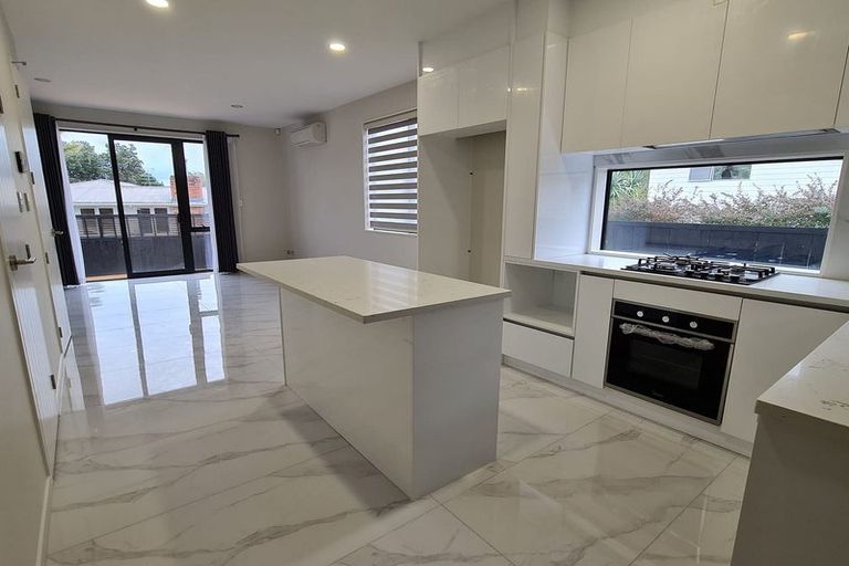 Photo of property in 6/532 Glenfield Road, Glenfield, Auckland, 0629