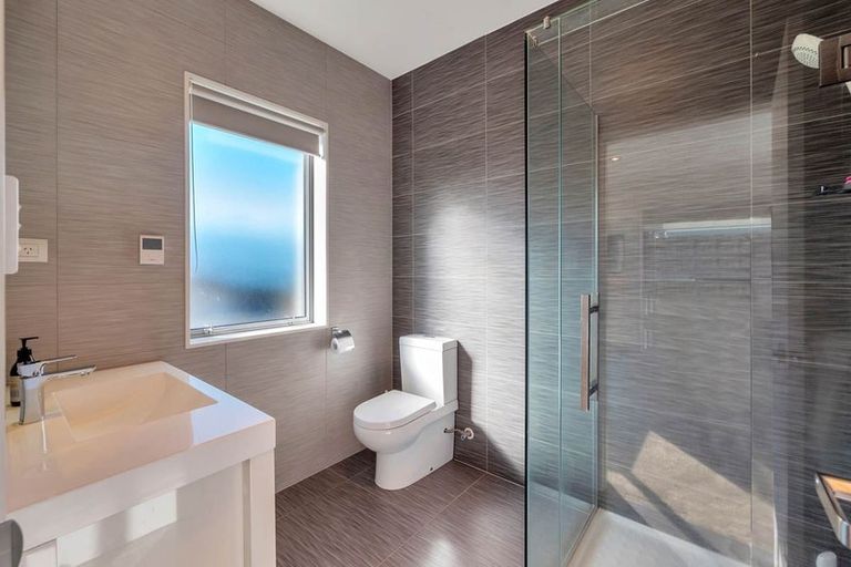 Photo of property in 49 South Kensington Way, Henderson, Auckland, 0612