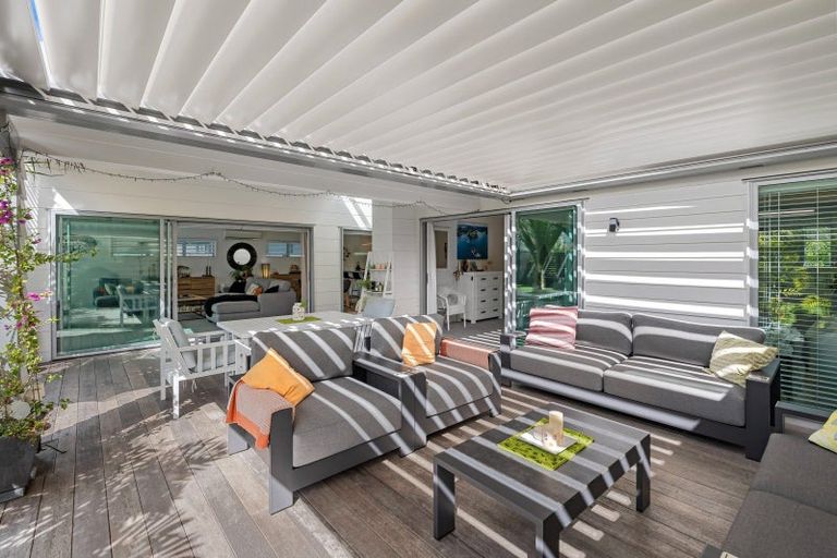 Photo of property in 6 Fred Carr Place, One Tree Point, 0118