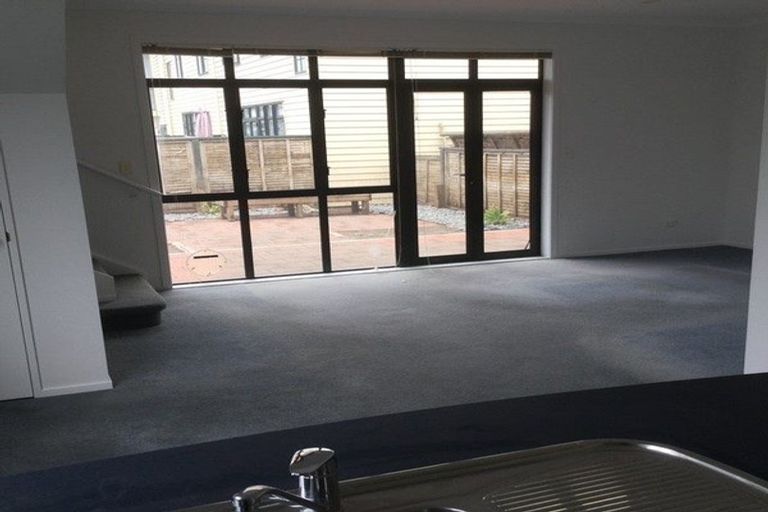 Photo of property in Tuscany Towers, 60/1 Ambrico Place, New Lynn, Auckland, 0600