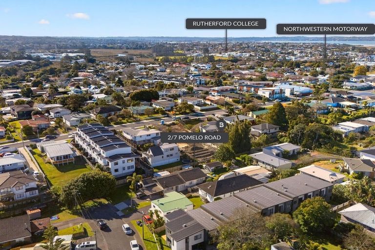 Photo of property in 2/7 Pomelo Road, Te Atatu South, Auckland, 0610