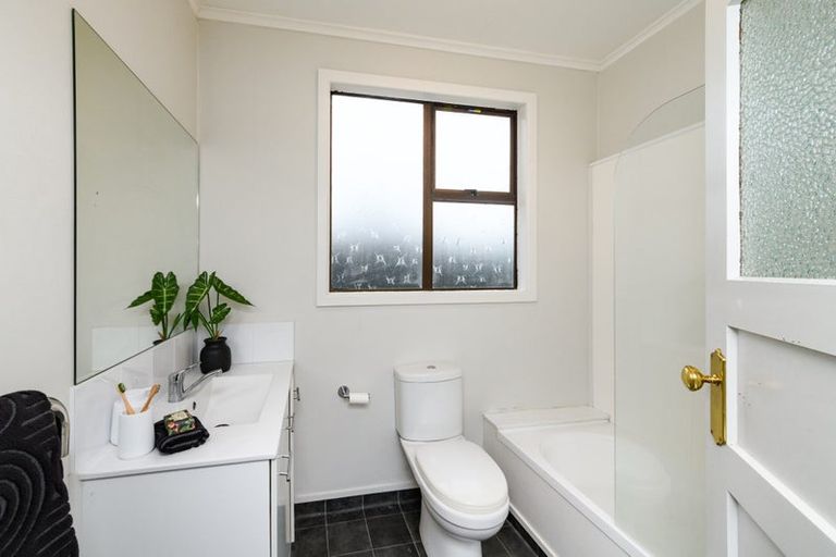 Photo of property in 76a Wood Street, Takaro, Palmerston North, 4410