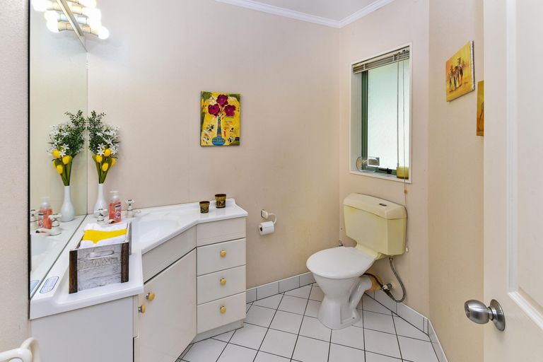 Photo of property in 25 Eiger Place, Northpark, Auckland, 2013