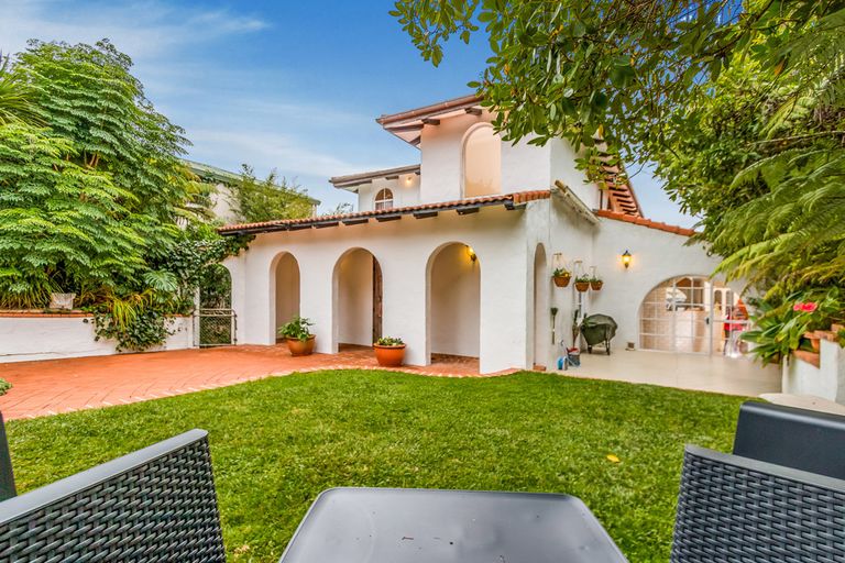 Photo of property in 35 Tawini Road, Titirangi, Auckland, 0604