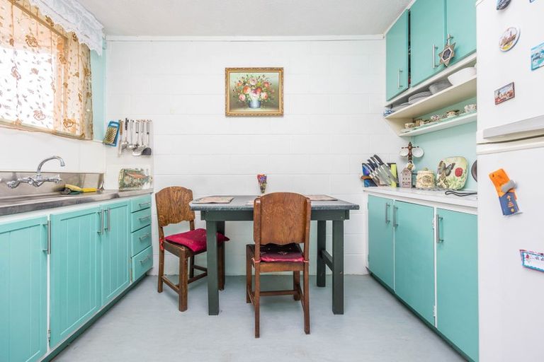 Photo of property in 2/81 Seabrook Avenue, New Lynn, Auckland, 0600