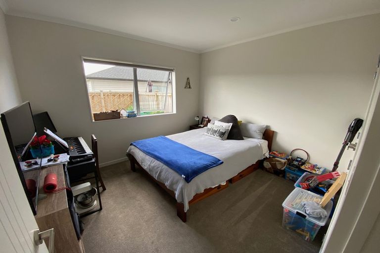 Photo of property in 18 Gilbransen Road, Kumeu, 0810