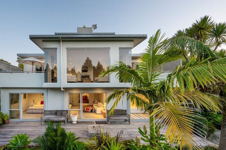 Photo of property in 10 Kahikatea Close, Campbells Bay, Auckland, 0630