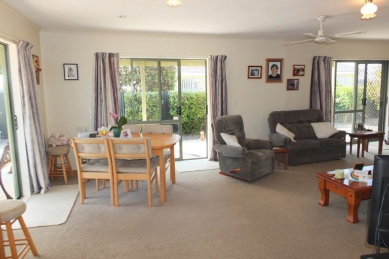 Photo of property in 17 Hennessy Street East, Foxton Beach, Foxton, 4815