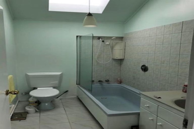 Photo of property in 74 Redoubt Road, Goodwood Heights, Auckland, 2105