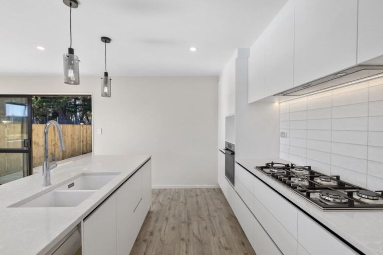 Photo of property in 12 Konoba Avenue, Kumeu, 0810