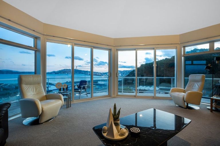 Photo of property in 11 Curnow Way, Kaiwharawhara, Wellington, 6035