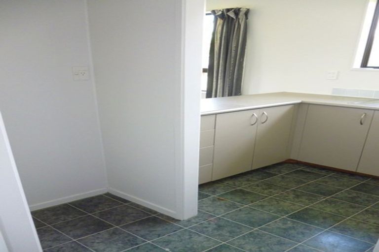 Photo of property in 2/30 Karepo Crescent, Ranui, Auckland, 0612