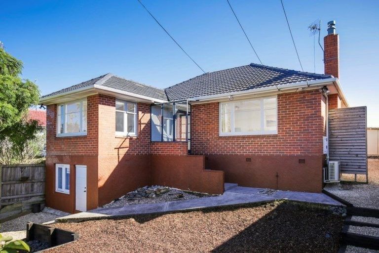 Photo of property in 25 Bolton Street, Blockhouse Bay, Auckland, 0600