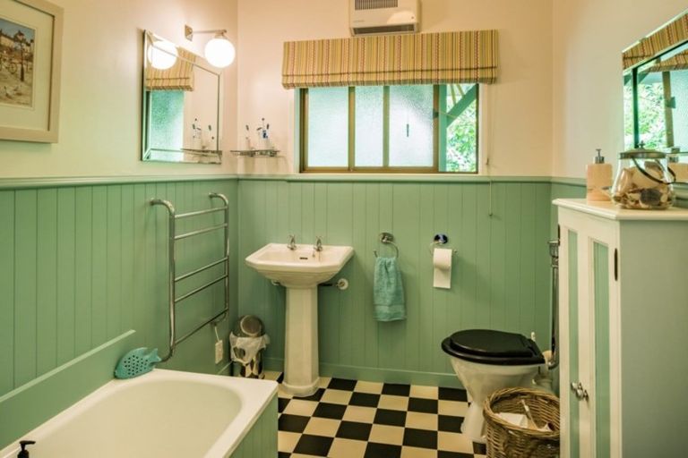 Photo of property in 16 Marama Terrace, Eastbourne, Lower Hutt, 5013