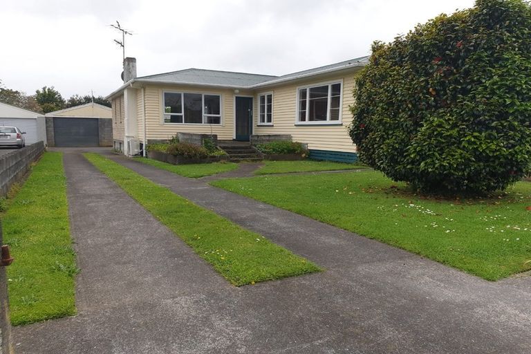Photo of property in 5 Turakina Street, Merrilands, New Plymouth, 4312