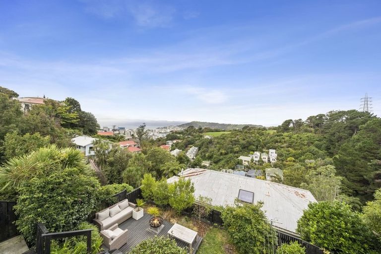 Photo of property in 27 Mortimer Terrace, Aro Valley, Wellington, 6021
