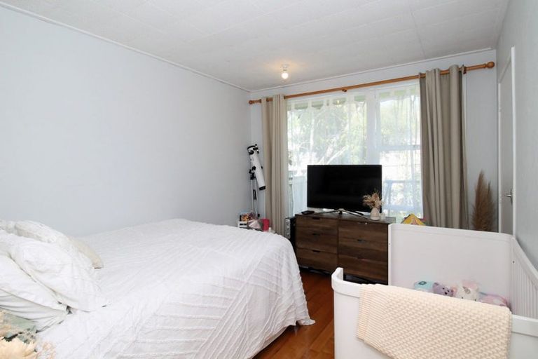 Photo of property in 1/11 Liston Street, Northcote, Auckland, 0627