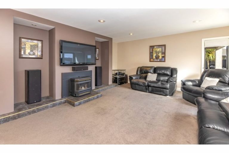 Photo of property in 16 Broadhaven Avenue, Parklands, Christchurch, 8083