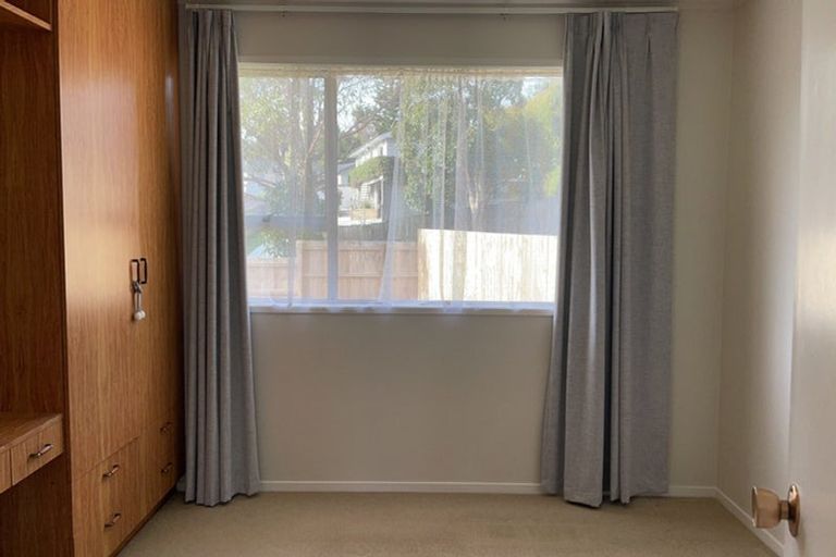 Photo of property in 16 Spinella Drive, Bayview, Auckland, 0629