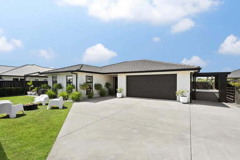 Photo of property in 1 Hebe Crescent, Papamoa Beach, Papamoa, 3118