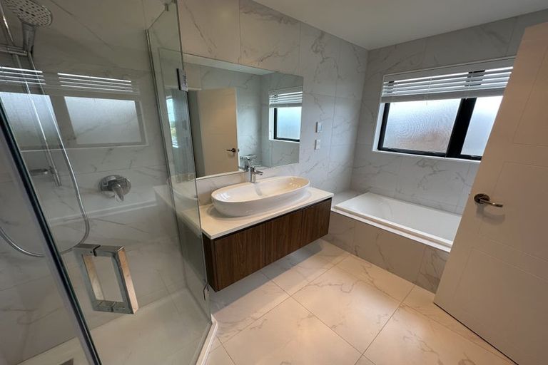 Photo of property in 42 Headland Drive, Long Bay, Auckland, 0630