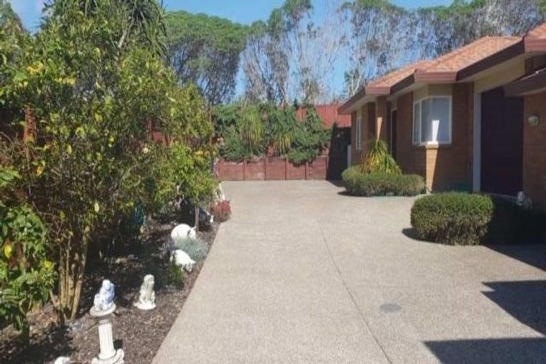 Photo of property in 9 Ballyroney Place, East Tamaki, Auckland, 2013