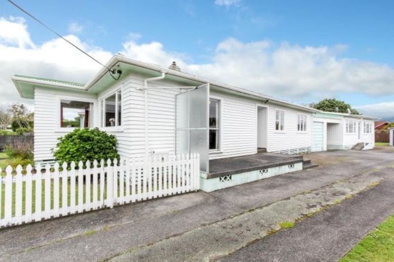 Photo of property in 278 Mangorei Road, Merrilands, New Plymouth, 4312