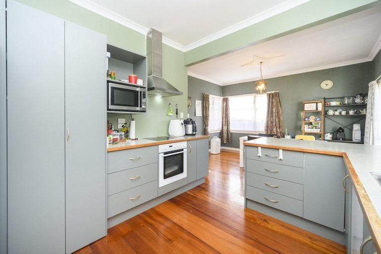 Photo of property in 19 Franklin Avenue, Hokowhitu, Palmerston North, 4410