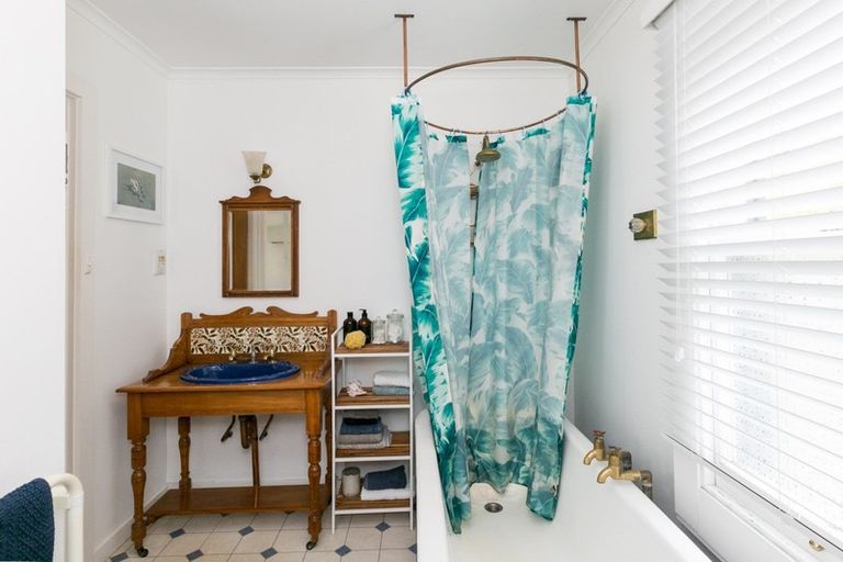 Photo of property in 8 Burke Street, Hospital Hill, Napier, 4110