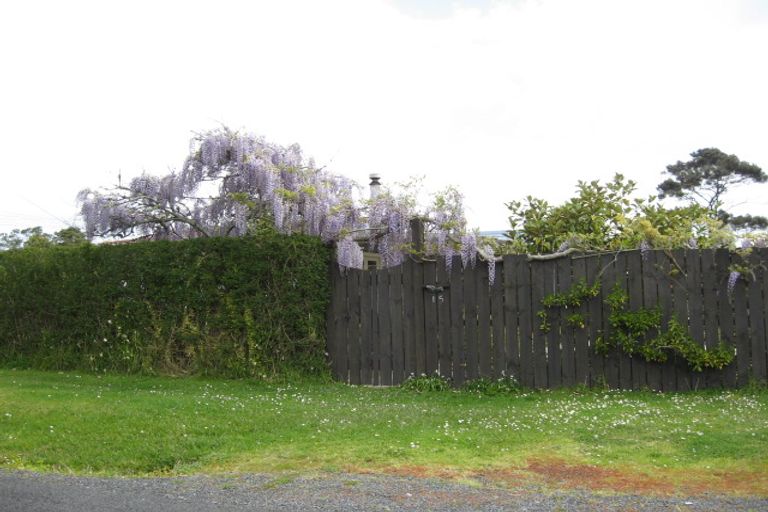 Photo of property in 15 Holgate Avenue, Herald Island, Auckland, 0618