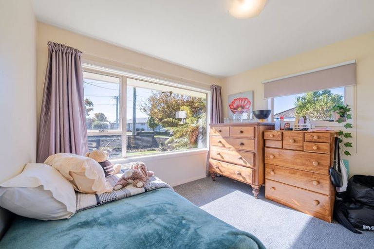 Photo of property in 14 Bideford Place, Dallington, Christchurch, 8061