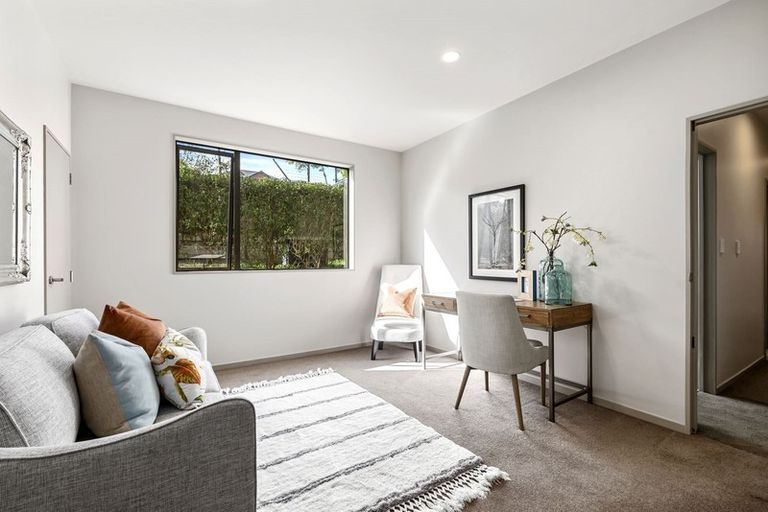 Photo of property in 33 Kilkelly Avenue, Pinehill, Auckland, 0632