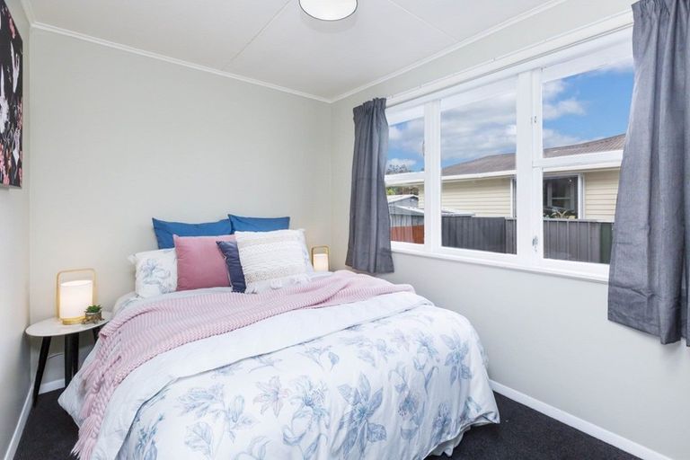 Photo of property in 1/18 Benge Crescent, Clouston Park, Upper Hutt, 5018