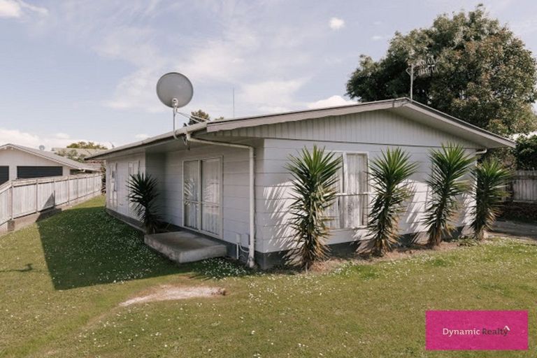 Photo of property in 37 Rhodes Drive, Kelvin Grove, Palmerston North, 4414
