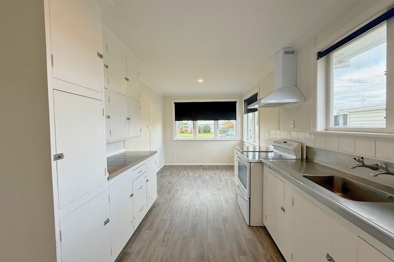 Photo of property in 16 Burns Street, Tawhero, Whanganui, 4501